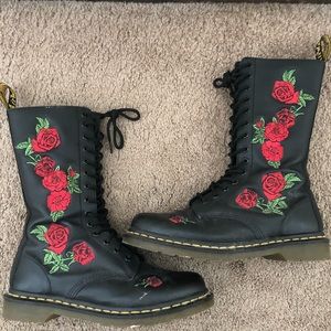 Dr Martens rose embroidered VONDA boot